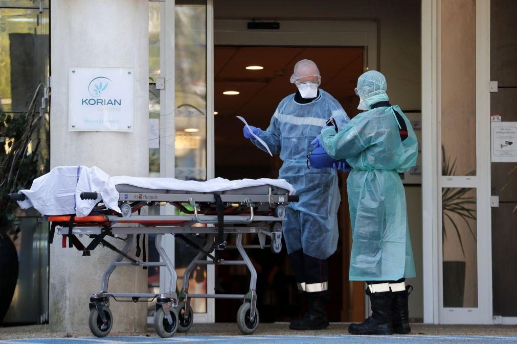 Covid-19: França regista mais 588 mortes. Total de óbitos ultrapassa os 6500