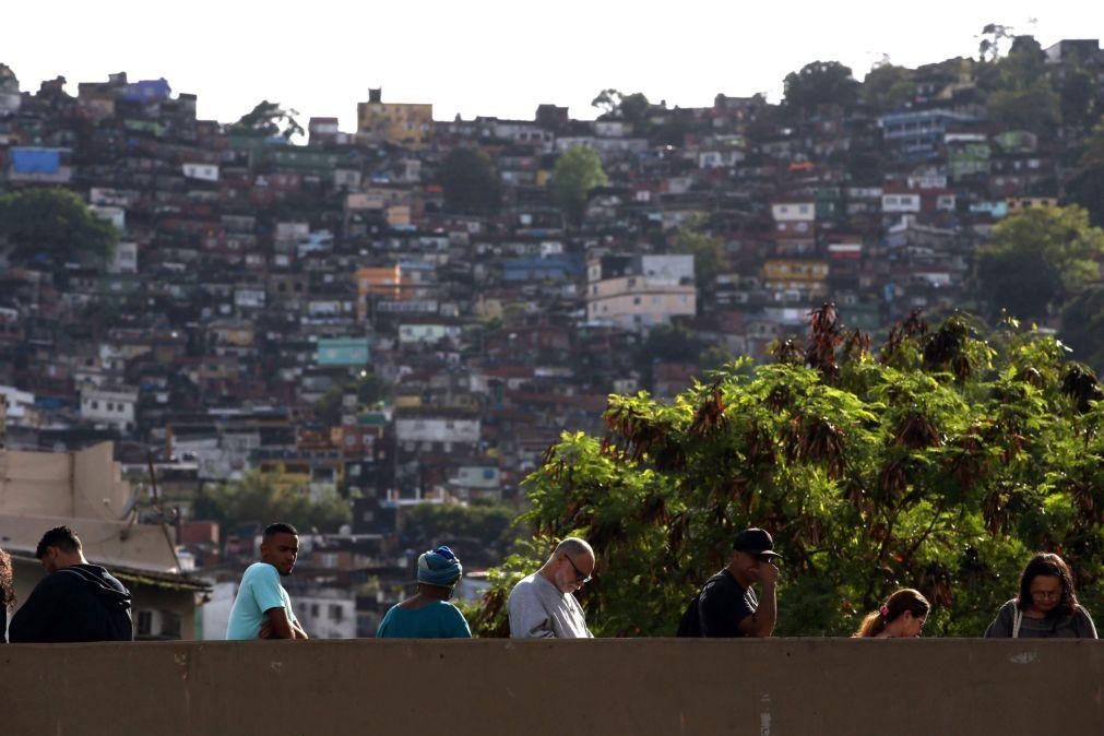 Covid-19: Duas das maiores favelas do Rio de Janeiro registam primeiras mortes