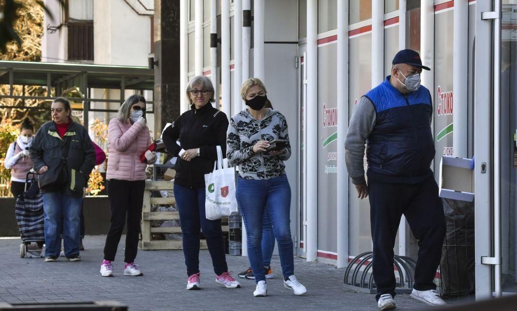 Covid-19: Distância de 1,5 metros é insuficiente para travar contágio, alerta estudo