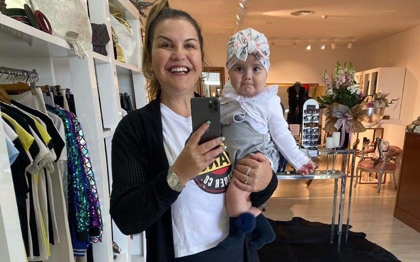 Kátia Aveiro Veste a filha Valentina a rigor para a Páscoa e deixa os fãs embevecidos