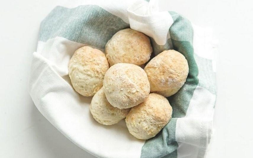 Pão caseiro Só precisa de 2 ingredientes e 15 minutos para fazer a receita