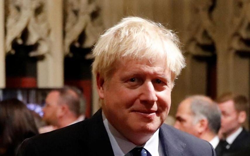 Boris Johnson volta ao trabalho, apelida covid-19 de «assaltante» e mantém confinamento