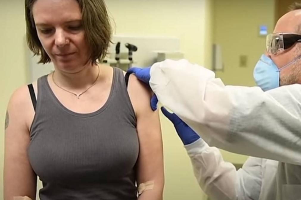 Covid-19: Primeira mulher a ser vacinada conta como foi a experiência