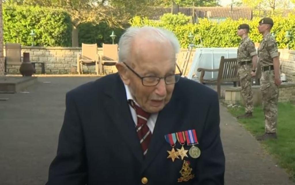 Morreu Tom Moore, veterano de guerra que angariou milhões para o SNS britânico