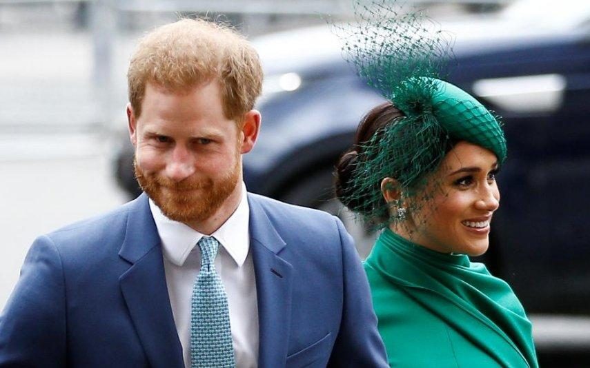 Harry e Meghan De máscaras e luvas, distribuem comida em Los Angeles