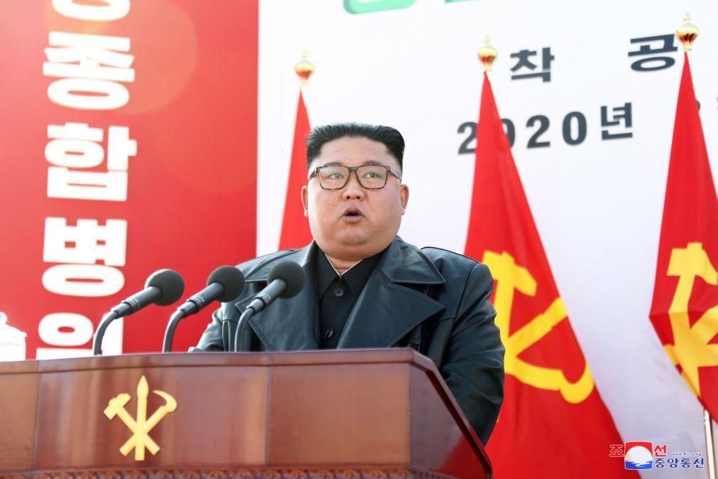 Kim Jong-un aparece em público e acaba com rumores