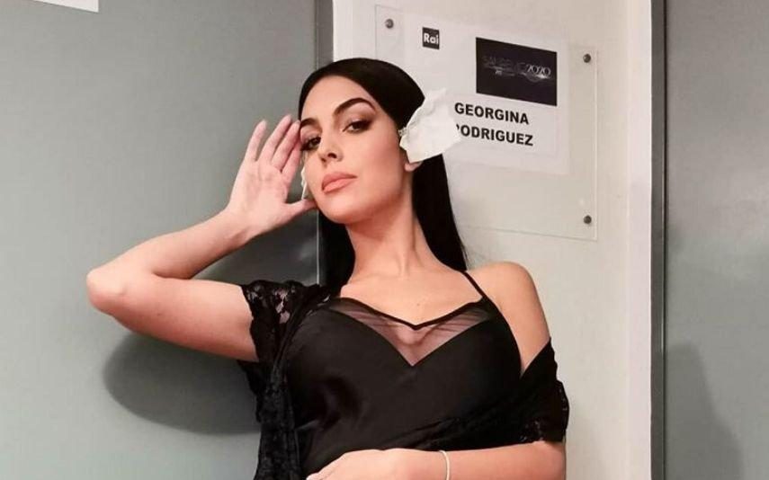 Georgina Mostra as curvas com look sensual e desportivo de 348 euros