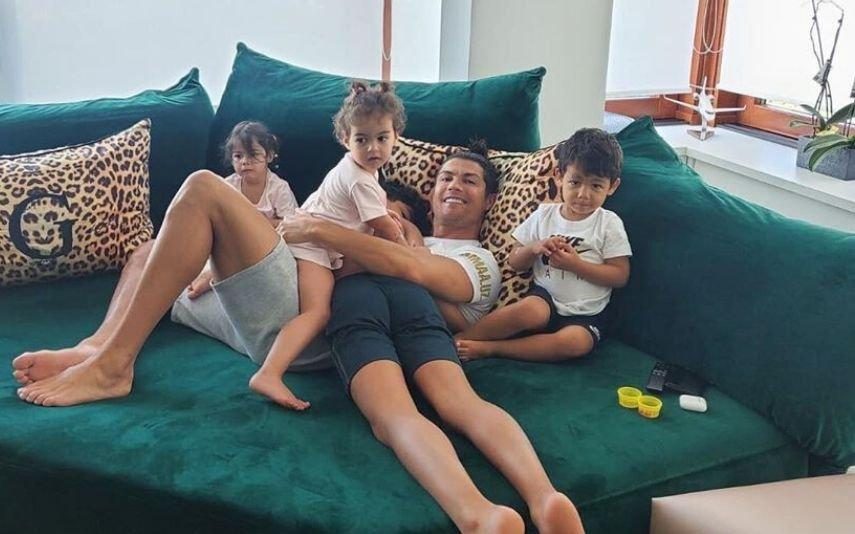 Cristiano Ronaldo A imagem ternurenta no regresso a casa e o pormenor que não passou despercebido