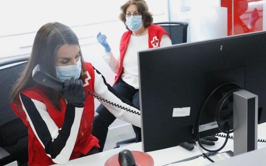 Letizia Ajuda a Cruz Vermelha na luta contra a covid-19