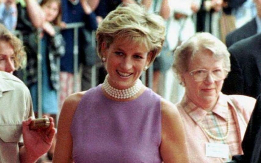 Princesa Diana De jovem tímida a «mulher mais admirada»: O vestido que mudou a vida de lady Di