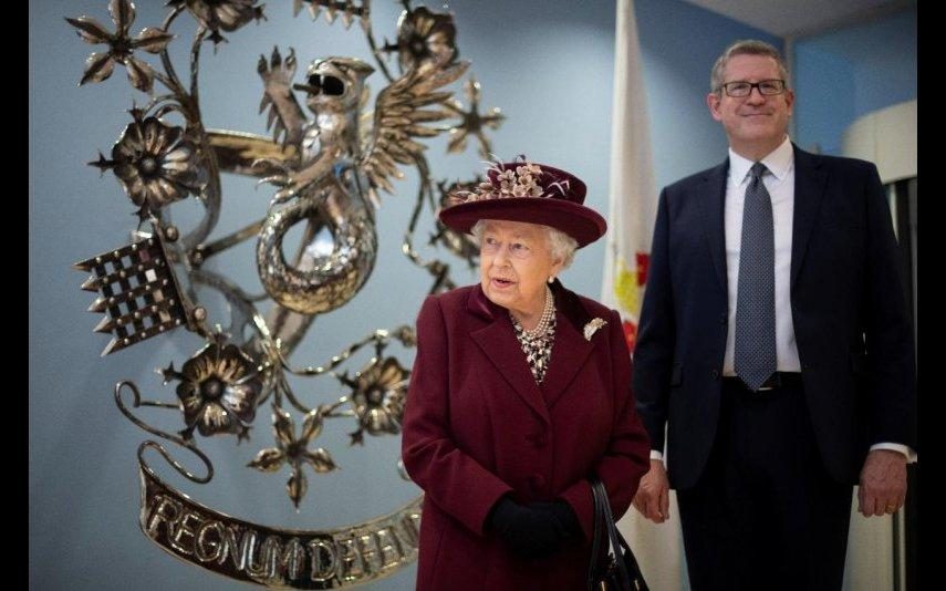 Rainha Isabel II Perdeu a cabeça e bateu no sobrinho: «Eu sou a rainha!»