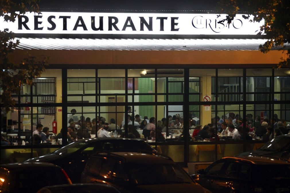 Restaurantes voltam hoje a abrir portas com normas de segurança