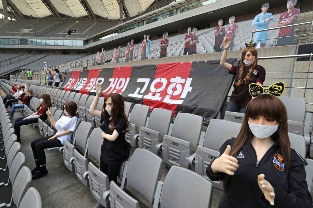 Equipa sul-coreana pede desculpa depois de colocar bonecas sexuais nas bancadas