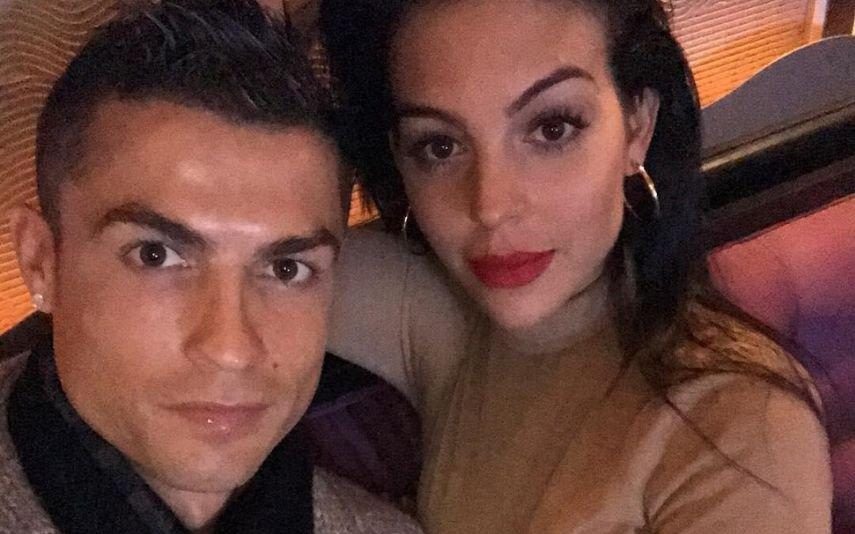 Georgina Rodriguez Arma-se em cabeleireira e usa Ronaldo como modelo