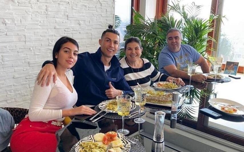 Dolores Aveiro Mãe de Ronaldo reage aos rumores de alegada zanga com Georgina Rodríguez