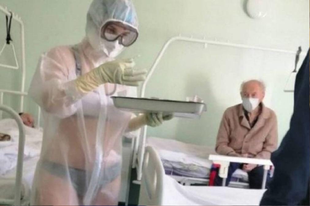 Enfermeira suspensa após tratar pacientes com covid-19 em lingerie
