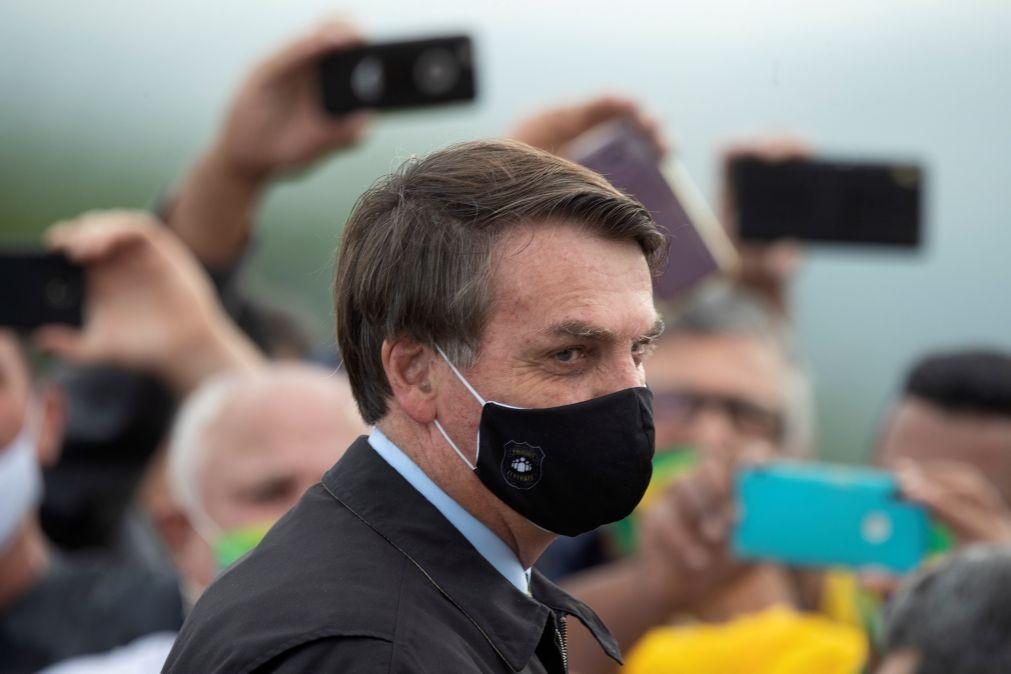 Jair Bolsonaro no hospital com sintomas de covid-19