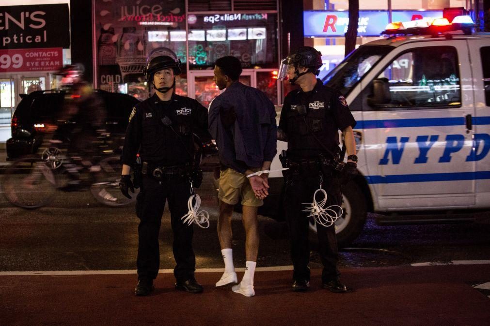 Floyd: Polícia alvejado em Nova Iorque durante recolher obrigatório