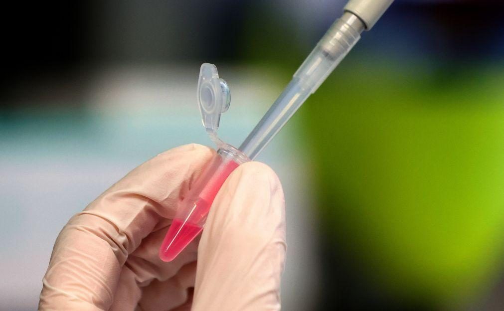 Covid-19: Vacina com abordagem inovadora inicia testes clínicos no Reino Unido