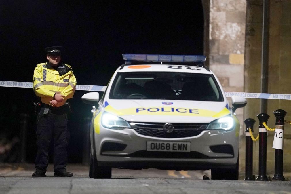 Três mortos e vários feridos num parque a oeste de Londres