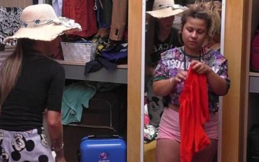 Bronca no Big Brother Sandrina recebe mensagem do exterior escondida em roupa