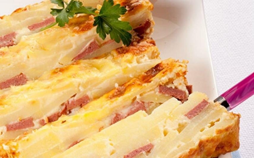 Gratinado de Batata e Salsicha A receita perfeita para quem não tem tempo a perder