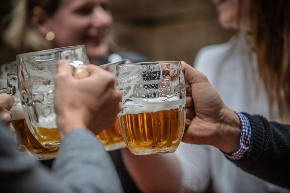 Consumo de álcool de forma intensiva em crescimento entre as raparigas