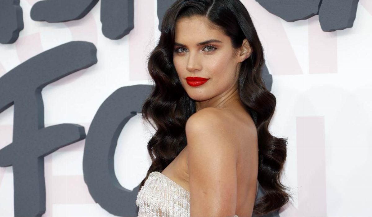 Quanto custa a rotina de beleza que Sara Sampaio faz todas as noites?