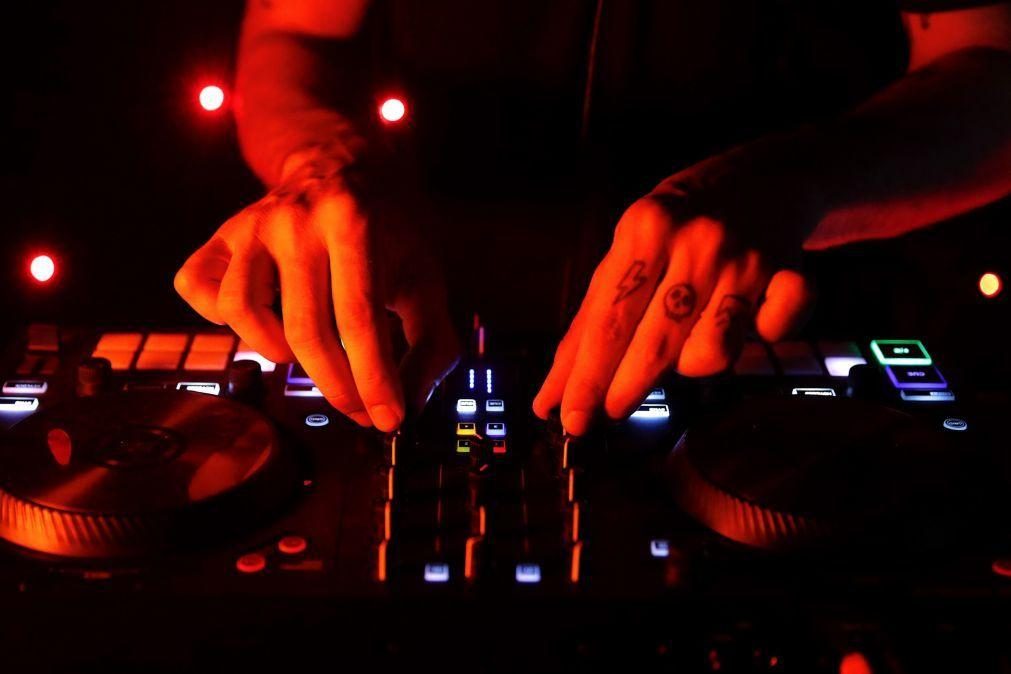 Discoteca galega recebe DJ portugueses para celebrar reabertura de fronteiras