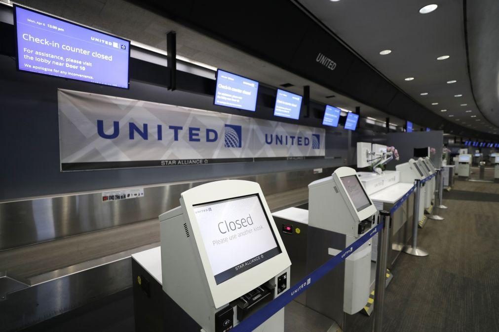 Covid-19: United Airlines pode dispensar até 36 mil funcionários