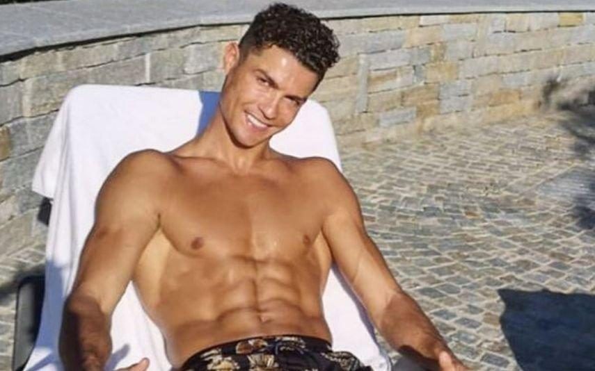 Cristiano Ronaldo Exibe abdominais de sonho com calções de luxo que já esgotaram