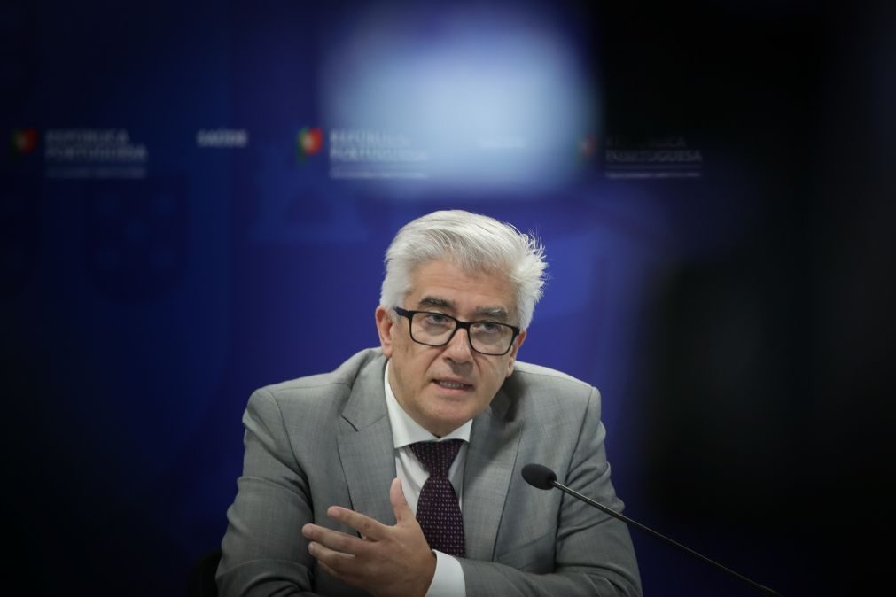 Covid-19: Governo melhora recolha de dados sobre a doença para