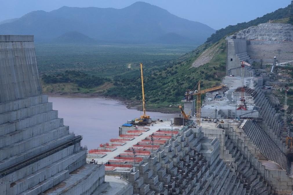 Megabarragem construída por empresas chinesas ameaça reduzir o Nilo a um fio-de-água