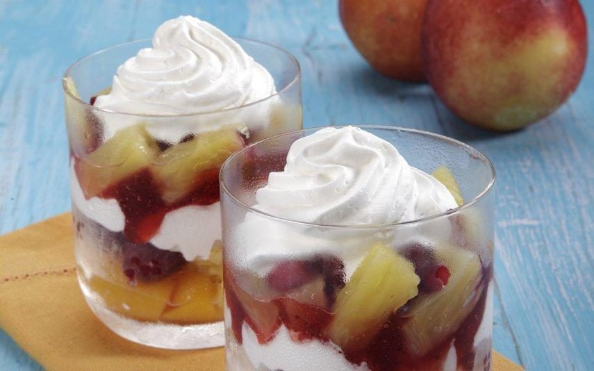 Trifle de Fruta O docinho perfeito para o verão... e é muito fácil de fazer!