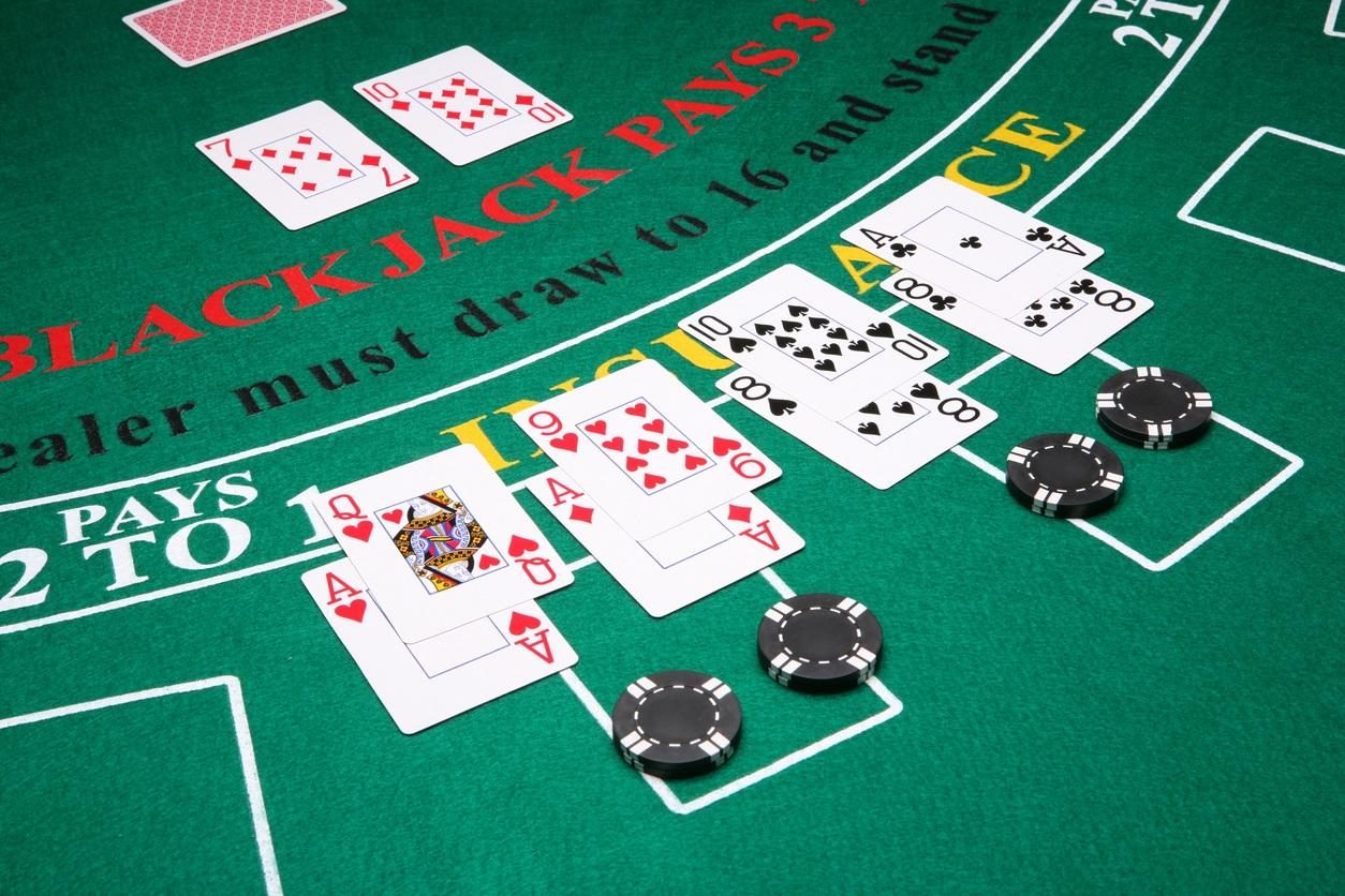 O Blackjack é um dos jogos de azar mais populares nos casinos de todo o mundo