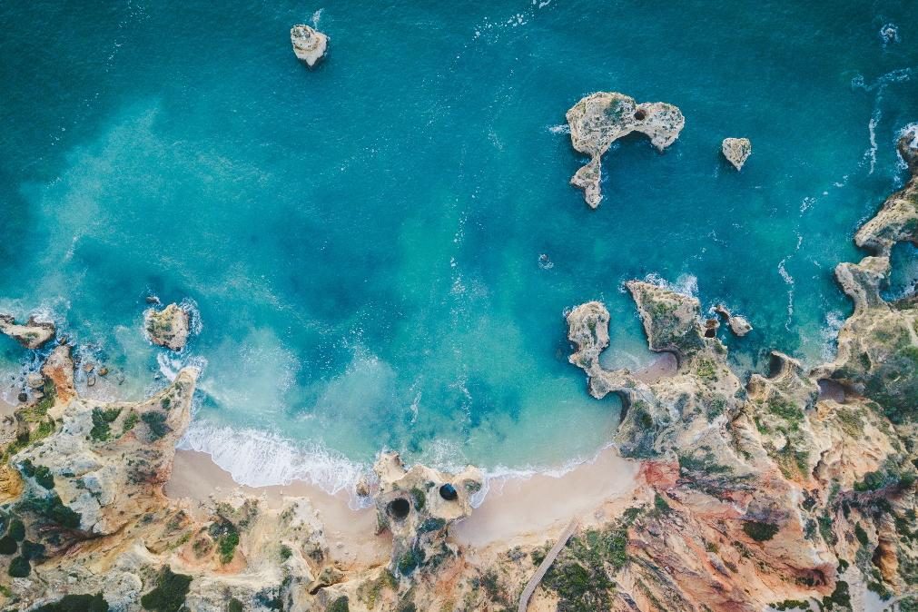 Céu azul e ligeira descida das temperaturas especialmente no Norte e no Centro