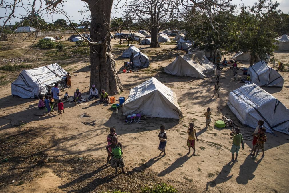 Moçambique: em Metuge cada família tem de escolher quem dorme fora da tenda