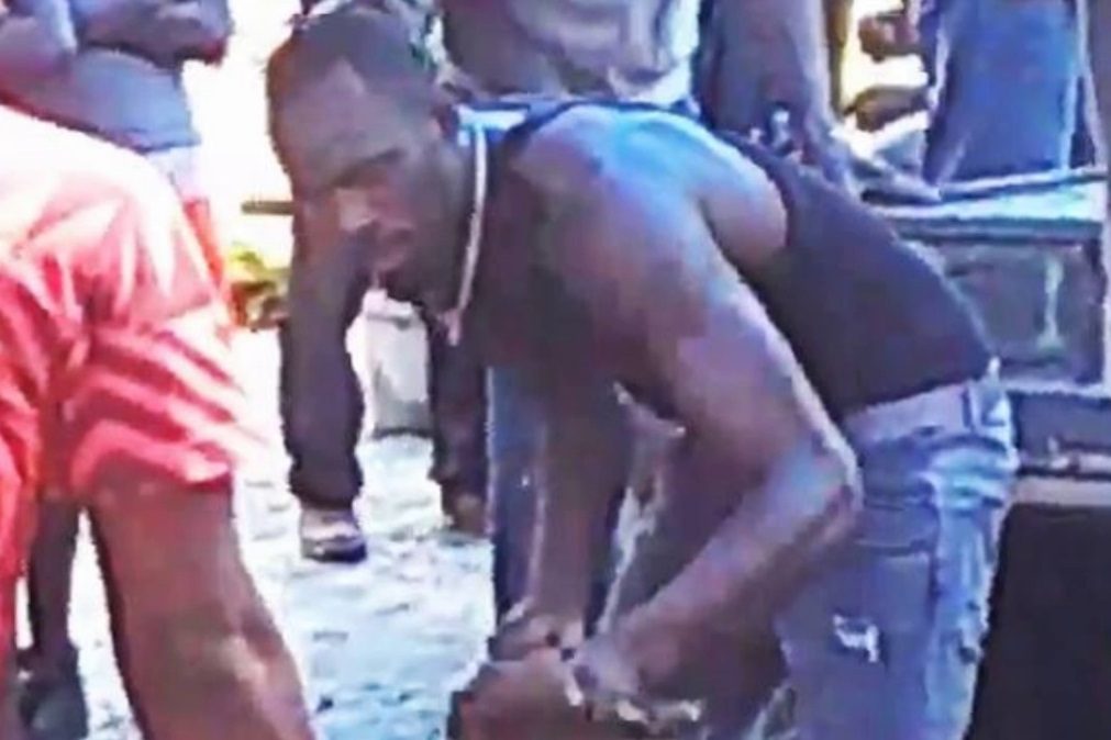 Usain Bolt cava com as próprias mãos a sepultura de amigo