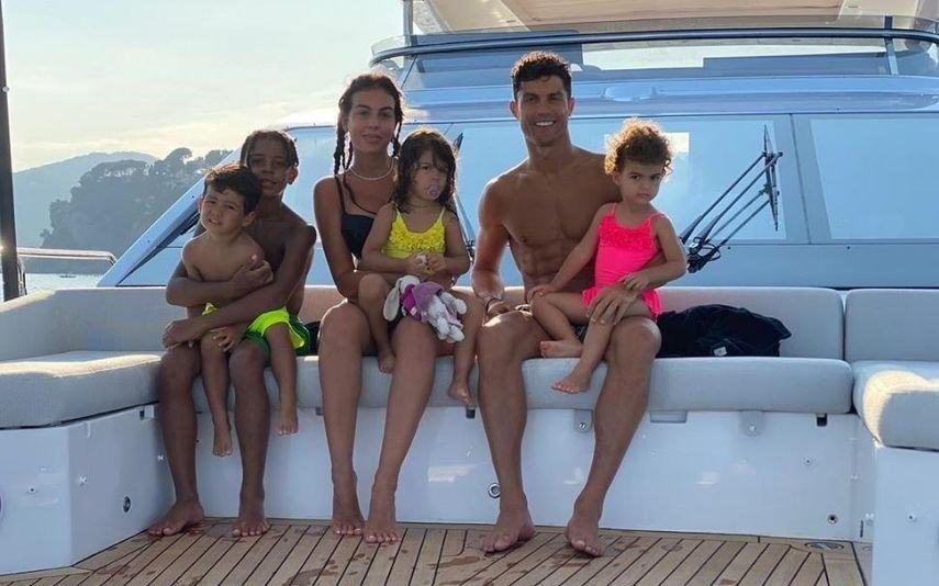 Cristiano Ronaldo Celebra vitória da Juventus na companhia daqueles que mais ama