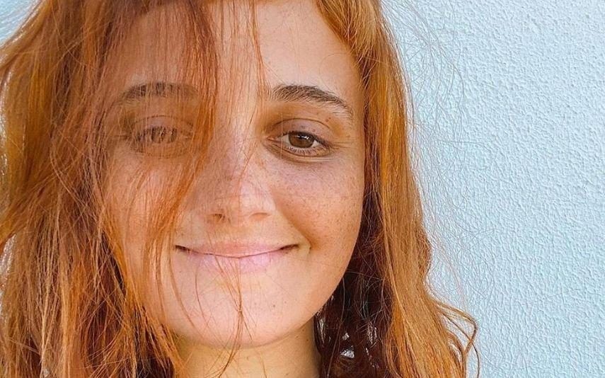 Carolina Deslandes apaga foto do filho na praia tal como veio ao mundo, após ser arrasada