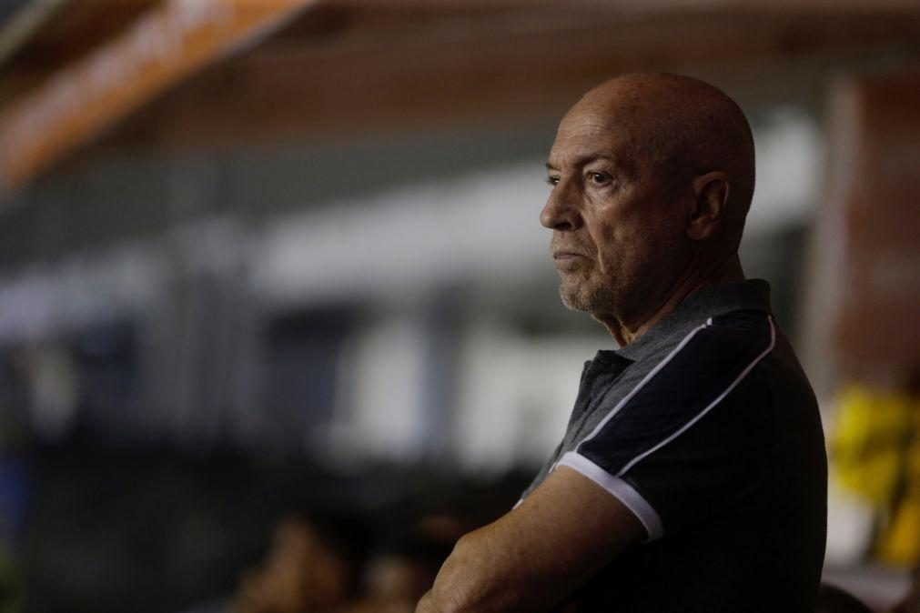Jesualdo Ferreira deixa comando técnico do Santos ao fim de sete meses