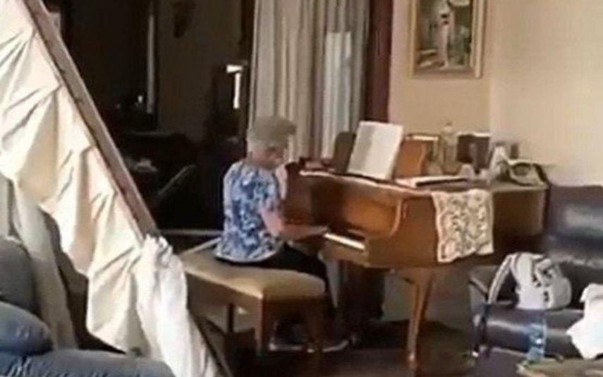 Beirute O vídeo arrepiante de uma idosa a tocar piano no meio dos destroços