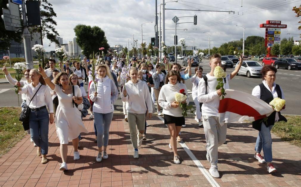 Centenas de pessoas voltam às ruas na Bielorrússia para protestar [vídeo]
