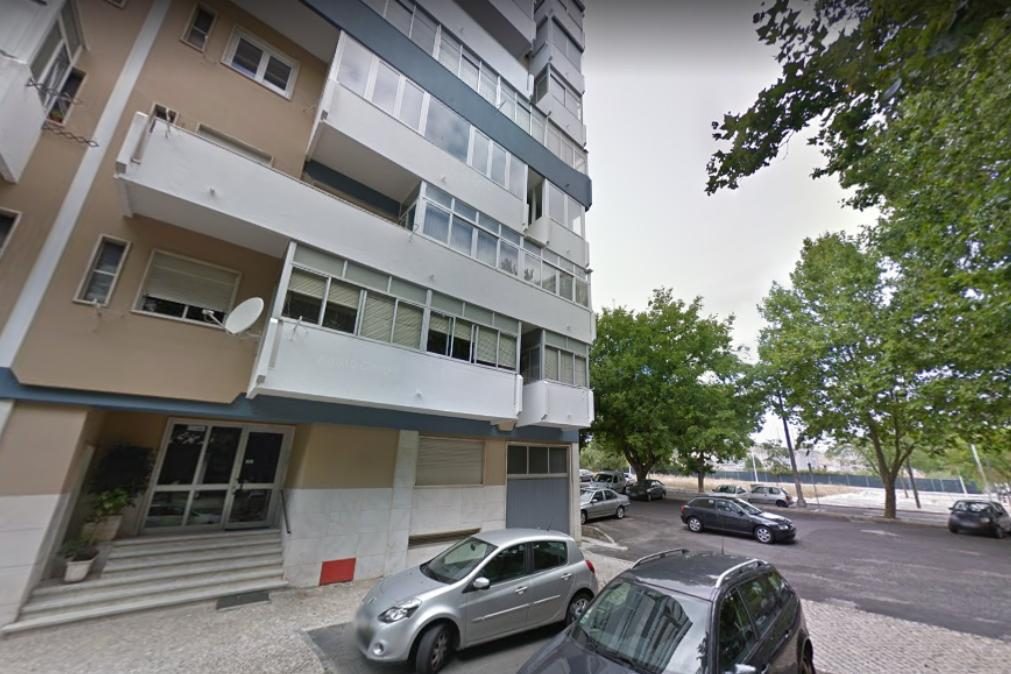 Bombeiros de Lisboa salvam família em incêndio num 9.º andar