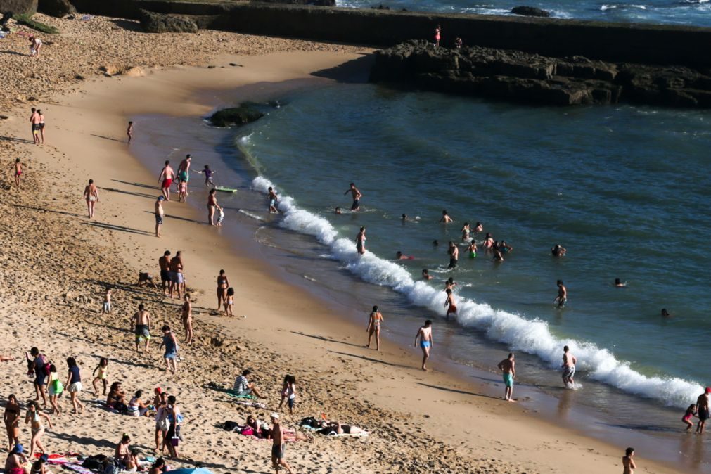 Praia dos Pescadores na Ericeira interditada a banhos devido a água imprópria