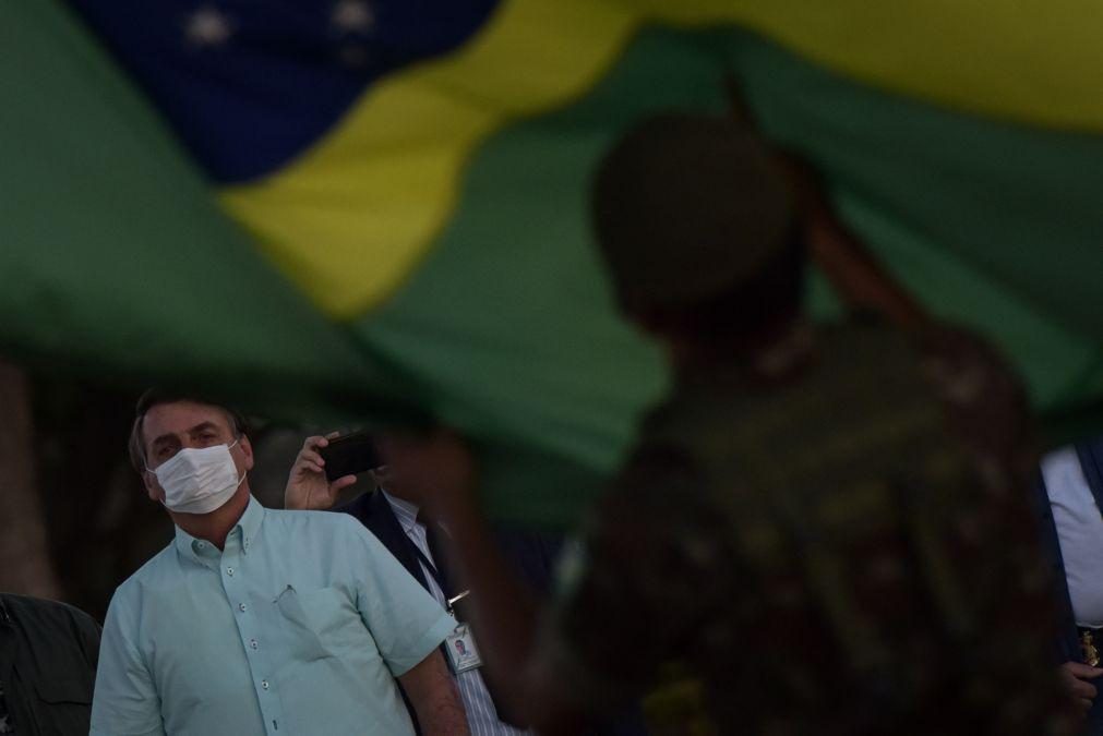 Congresso brasileiro aprova uso obrigatório de máscara após veto de Bolsonaro