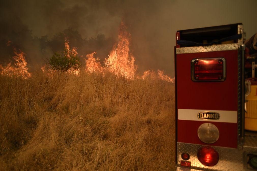 Pelo menos cinco mortos nos incêndios na Califórnia