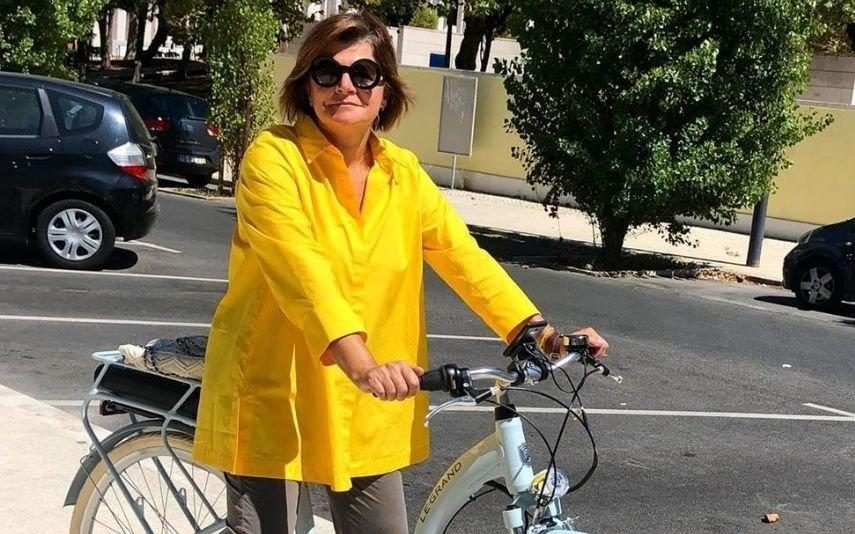 Júlia Pinheiro adere à moda das bicicletas elétricas