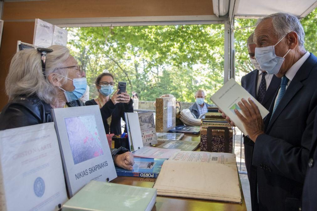 Marcelo diz ser obrigatório visitar a Feira do Livro do Porto por ser 