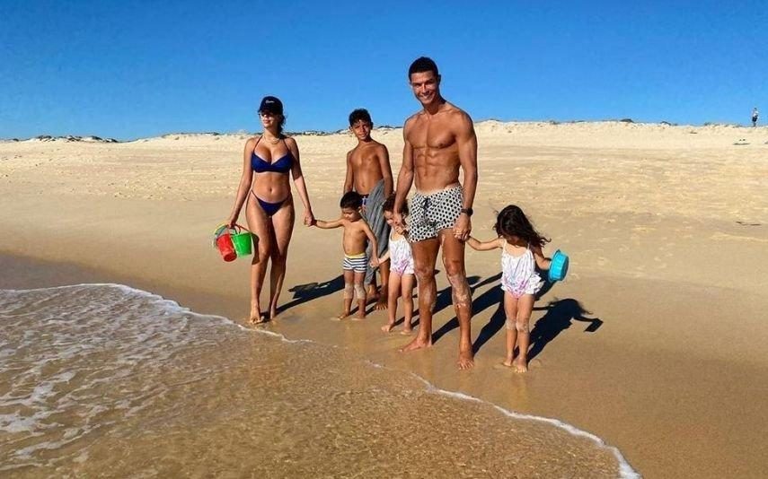 A imagem do dia de praia em família de Ronaldo que não deixa ninguém indiferente